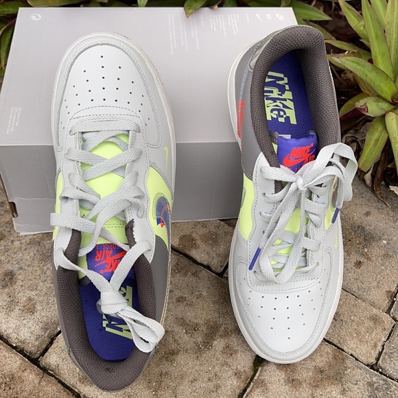 NIKE AIR FORCE 1 LV8 WMNS - Picture 12 of 16